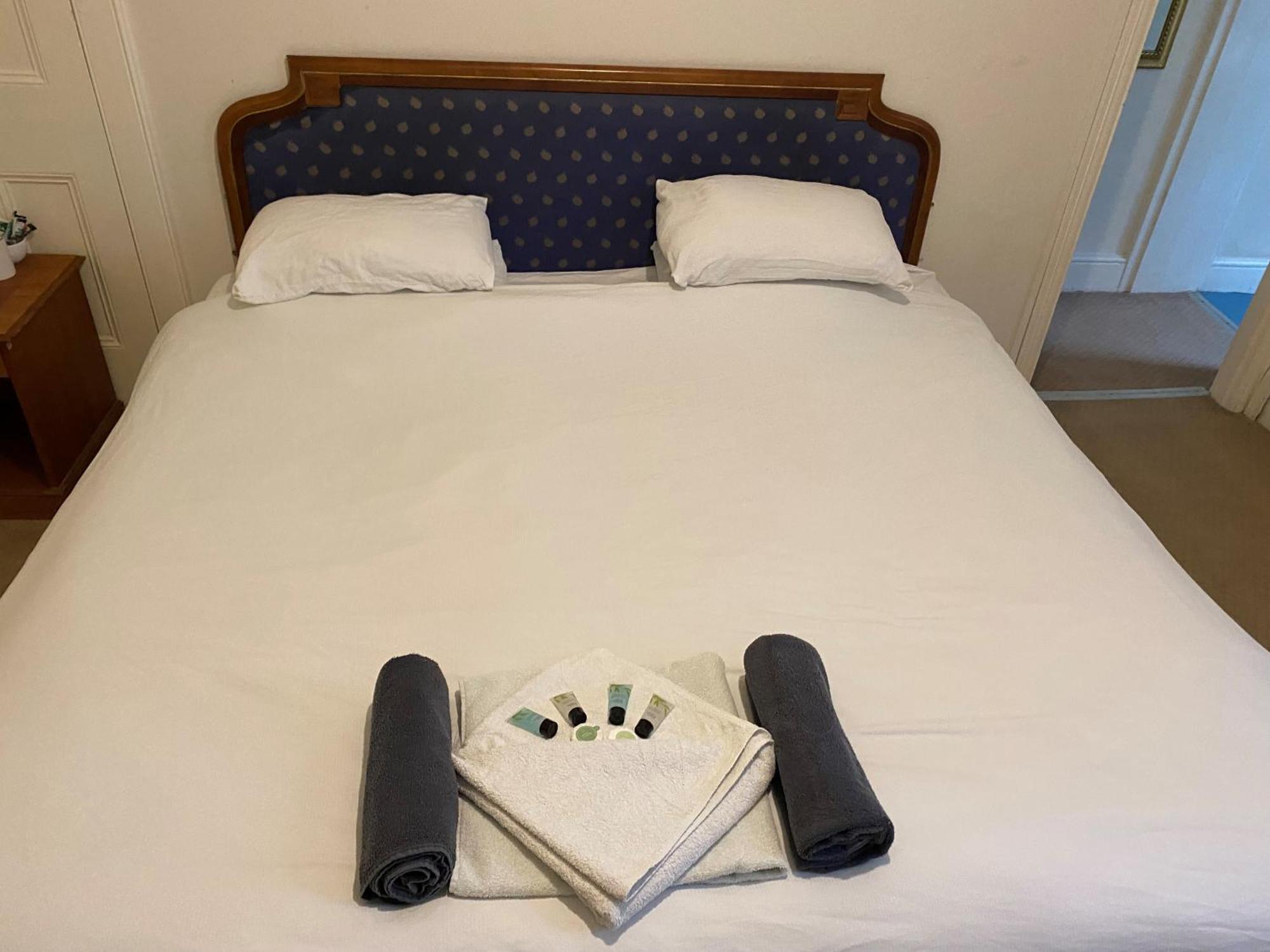 The Royal Victoria & Bull Hotel Rochester  Dış mekan fotoğraf